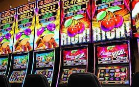 jackpat Blackjack ကတ်ဂိမ်း ၂၁ ကိုဖြည့်သည့်မြင်ကွင်း